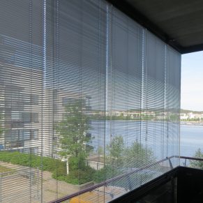 sälekaihdin parvekkeelle